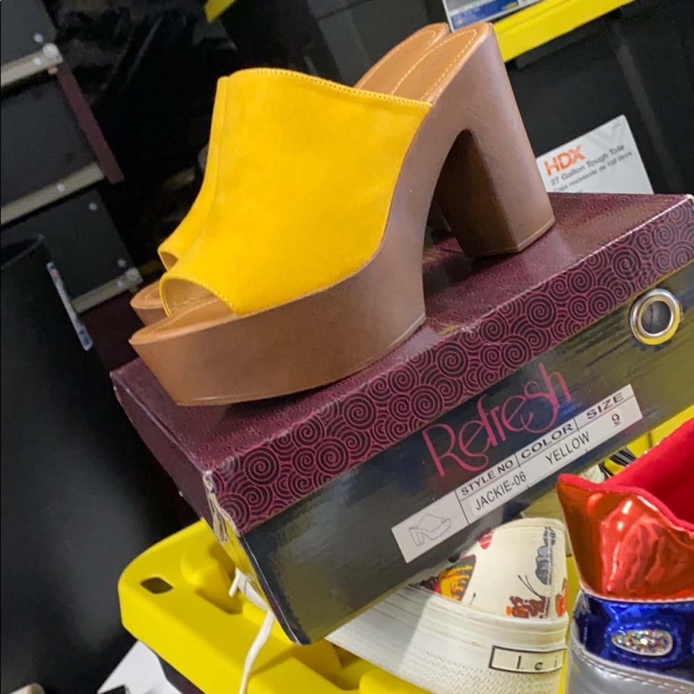 Yellow heeled sandal